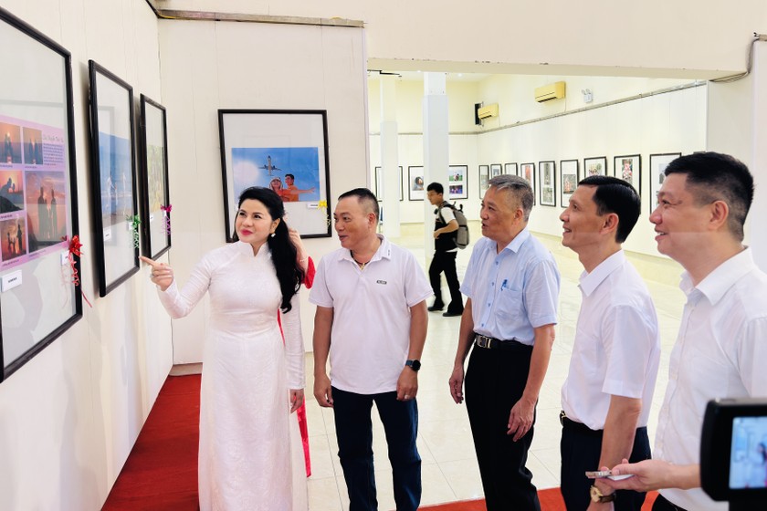 Triển lãm năm nay trưng bày 160 tác phẩm ảnh và tư liệu về đời sống gia đình.