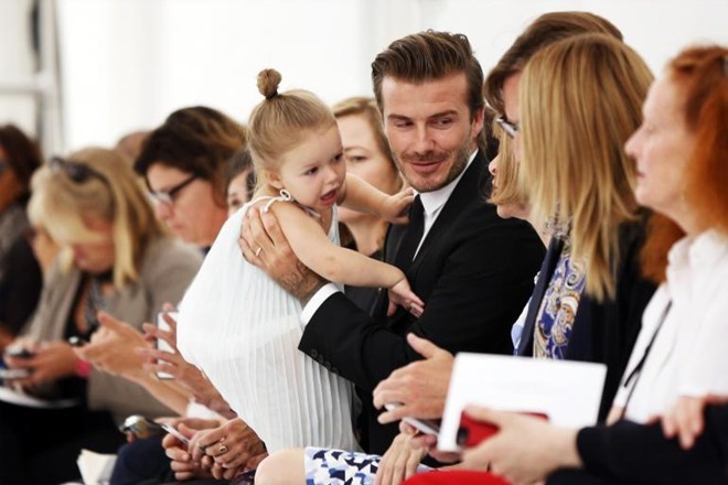 Harper Beckham - Nhoc ty mac dep tu thuo lot long hinh anh 16