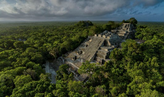 Vào thế kỷ thứ 7, các Xà vương đã cai trị kinh thành Calakmul (ngày nay là miền Nam Mexico), đây là kim tự tháp cao 54,7m. 