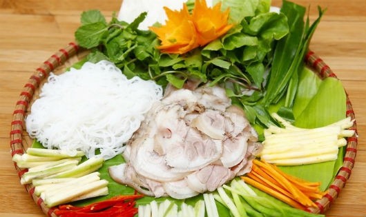 Món bánh tráng cuốn thịt heo dễ làm mà ngon miệng