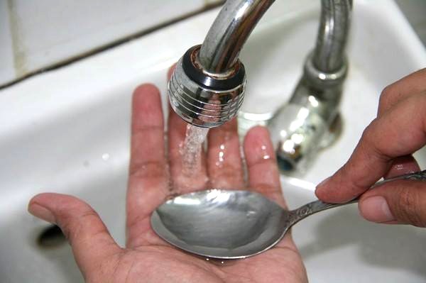 Kết quả hình ảnh cho cọ thìa inox trên tay