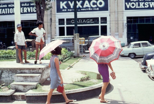 Kết quả hình ảnh cho Váy suông ngắn thoi trang thap ky trươc ViỆT nAM