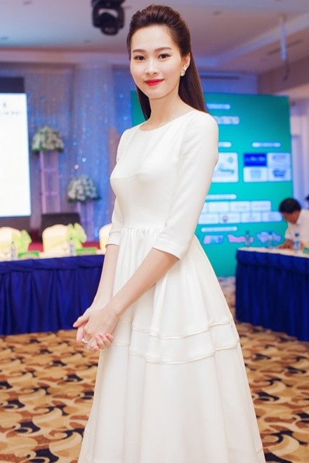 Kết quả hình ảnh cho Thoi trang hoa hau Thu Thao