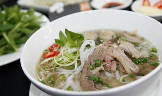 Nấu phở bò ngon lành cho bữa sáng đầu tuần