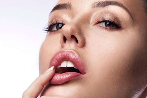 Kết quả hình ảnh cho Mẹo trị môi thâm