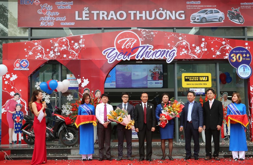 TTBC BIDV trao thưởng 500 triệu đồng cho khách hàng may mắn