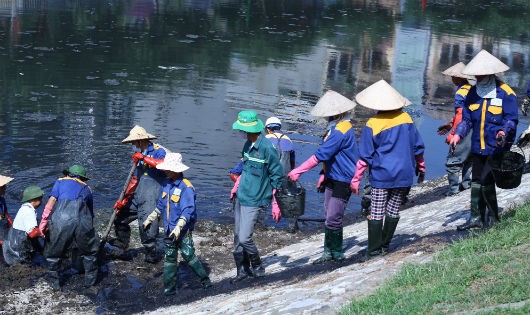 Nhiều sông, hồ trên địa bàn Hà Nội ô nhiễm nặng, cần cải tạo, “giải cứu”.