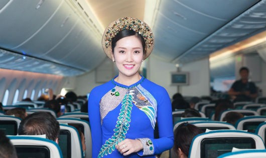 Sàn catwalk là lối đi trên “siêu” tàu bay Boeing 787 Dreamliner.