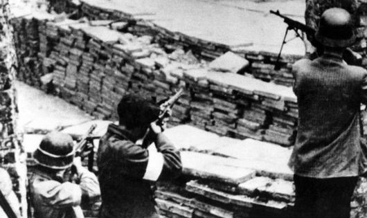 Cuộc nổi dậy ở Vác-sa-va (Ba Lan) vào tháng 7/1944 