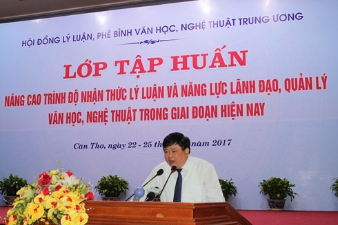 Tập huấn lý luận quản lý văn học nghệ thuật