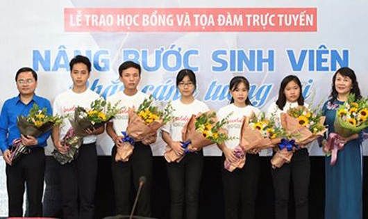 Chắp cánh tương lai cho nữ sinh viên nghèo