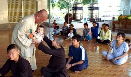 Thầy Quang bảo dù đã có một mái ấm nhưng các cháu luôn khát khao tình thương yêu của cha mẹ