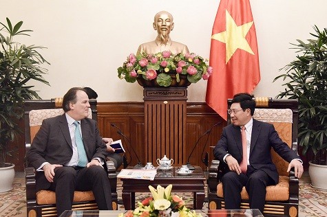 Phó Thủ tướng Phạm Bình Minh tiếp Quốc vụ khanh Bộ Ngoại giao Anh Mark Field 