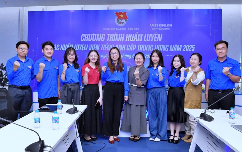 Chương trình tập huấn tình nguyện viên dạy tiếng Anh cấp Trung ương năm 2025 diễn ra trực tiếp kết hợp trực tuyến tại các điểm cầu tỉnh, thành đoàn.