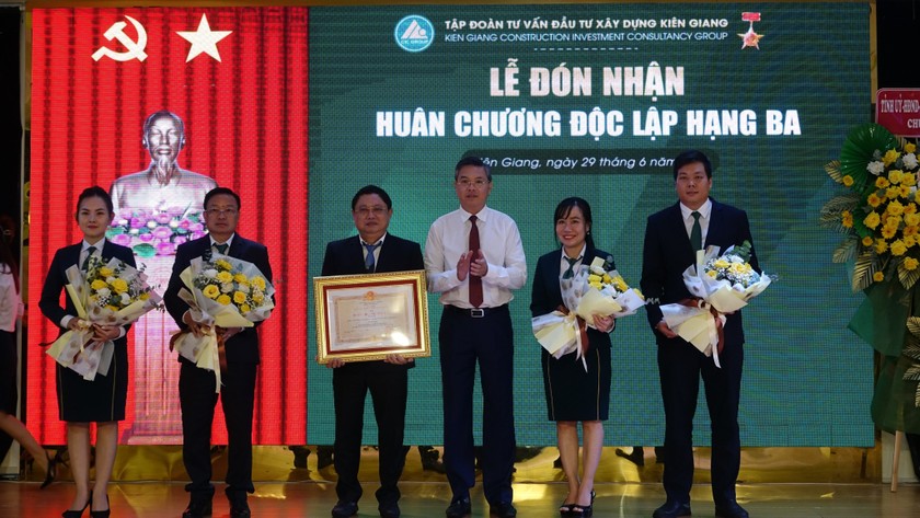 CIC Group nhận Huân chương độc lập Hạng Ba 