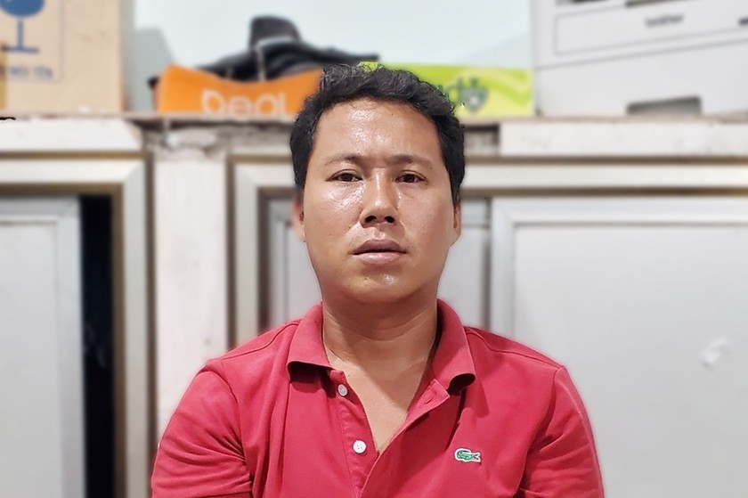 Nguyễn Minh Trường đến cơ quan Công an đầu thú.