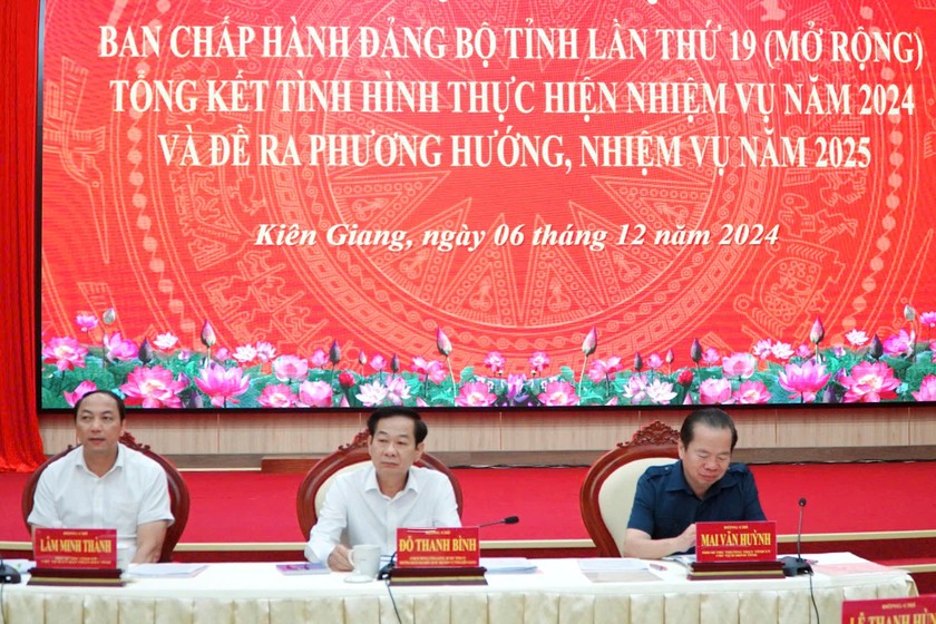 Lãnh đạo Tỉnh ủy Kiên Giang chủ trì hội nghị. Ảnh: Khánh Thùy