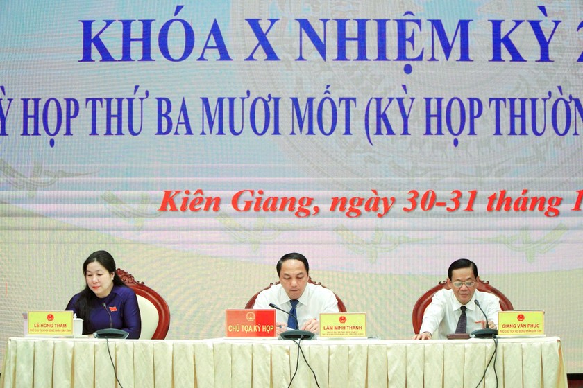 Chủ tọa kì họp - ảnh: Khánh Thùy