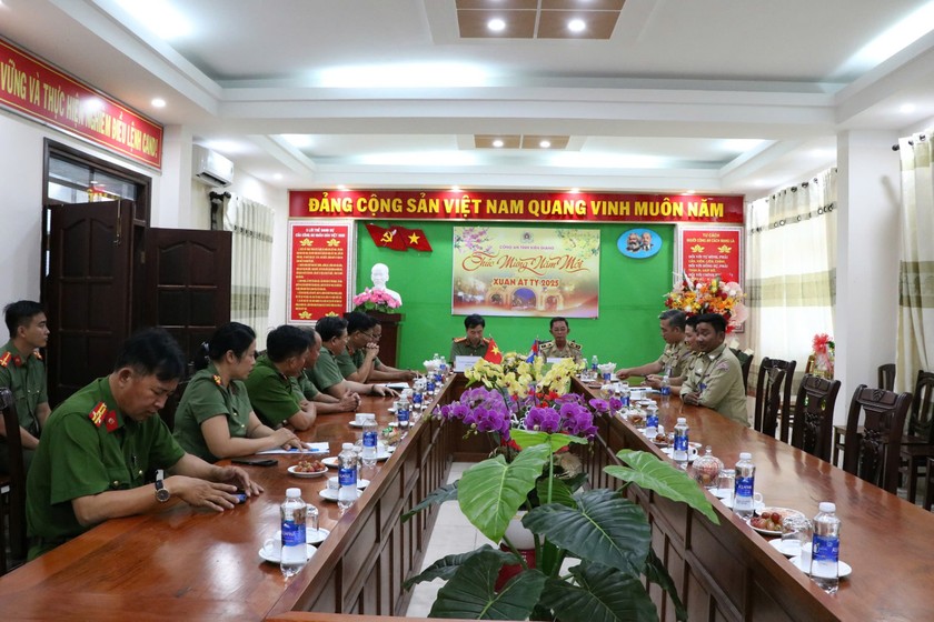 Công an tỉnh Kampot (Campuchia) thăm, chúc Tết Công an tỉnh Kiên Giang