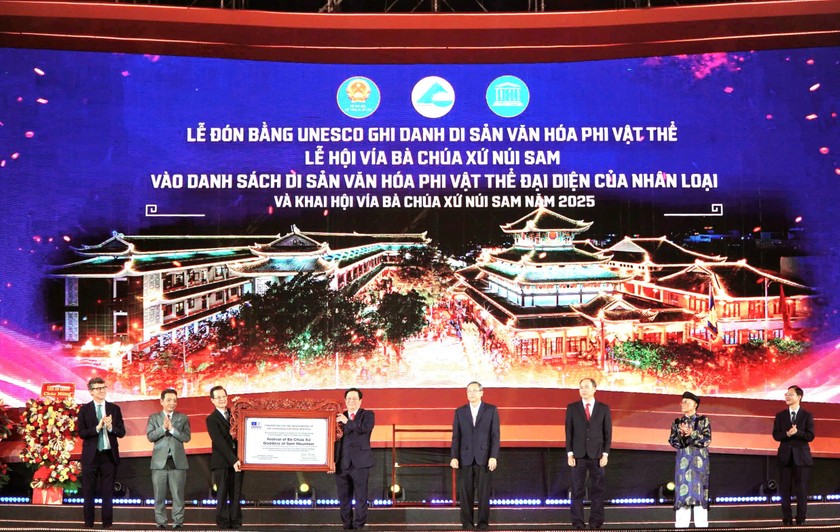 'Lễ hội Vía Bà Chúa Xứ núi Sam' đón bằng UNESCO ghi danh Di sản văn hoá phi vật thể đại diện của nhân loại