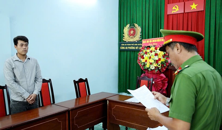 Công an phường Mỹ Long tống đạt các Quyết định và Lệnh bắt tạm giam đối với bị can Quý