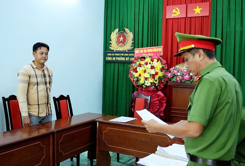 Công an phường Mỹ Long tống đạt các Quyết định và Lệnh bắt tạm giam đối với bị can Dưỡng
