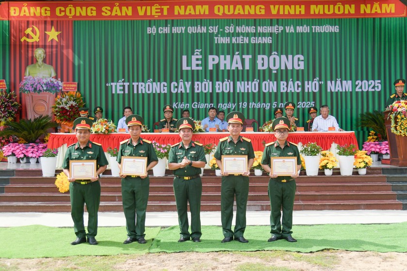 Bộ CHQS tỉnh Kiên Giang phát động “Tết trồng cây đời đời nhớ ơn Bác Hồ” năm 2025