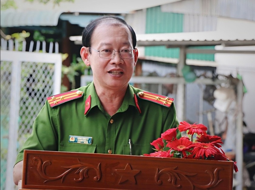 Thừa ủy quyền Ban Giám đốc Công an tỉnh An Giang, Thượng tá Đặng Tấn Đắc, Trưởng Phòng Cảnh sát quản lý hành chính về trật tự xã hội, Phó chủ tịch Hội đồng tiêu hủy phát biểu tại buổi tiêu hủy