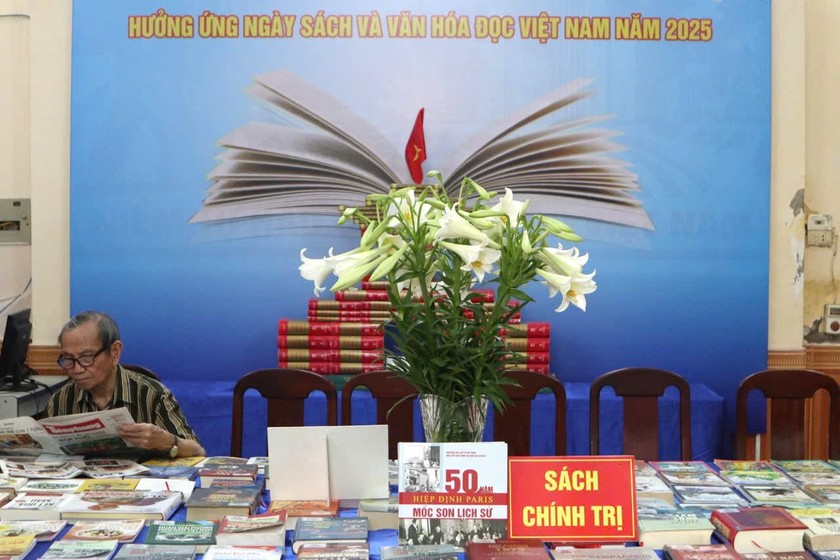 Các ấn phẩm, tư liệu trực tuyến với chủ đề “Đại thắng Mùa Xuân năm 1975&quot;.