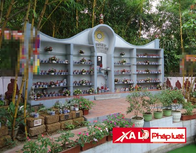 Nơi đặt di ảnh chó mèo và bát hương